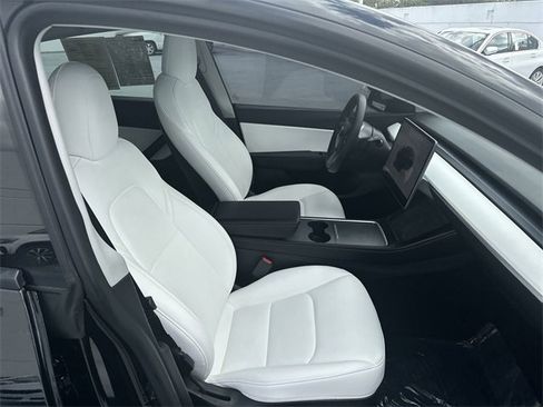 Used 2022 Tesla Model Y Long Range image 28