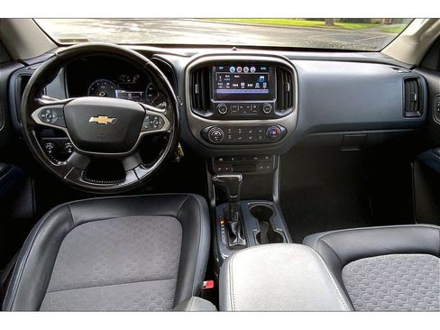 Used 2017 Chevrolet Colorado Z71 image 16