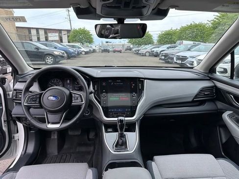 Used 2025 Subaru Outback Premium AWD/4WD image 13