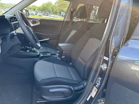 Used 2025 Kia Soul LX w/ LX Technology Package FWD image 22