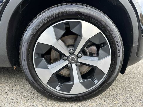 Used 2025 Volvo XC40 B5 Plus w/ Protection Package Premier image 9