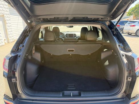 Used 2019 Jeep Cherokee Trailhawk w/ Comfort/Convenience Group AWD/4WD image 14