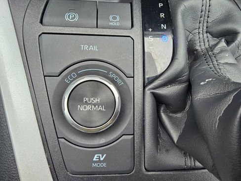 Certified 2025 Toyota RAV4 XLE image 34