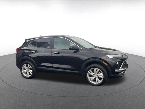 Used 2025 Buick Encore GX Preferred AWD/4WD image 2
