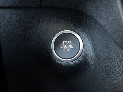 Certified 2025 Volvo XC40 B5 Core image 26