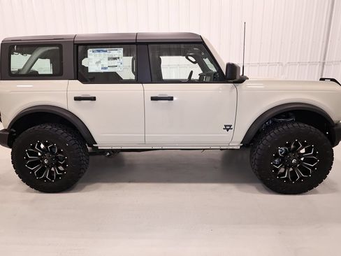 New 2026 Ford Bronco 4-Door AWD/4WD image 2
