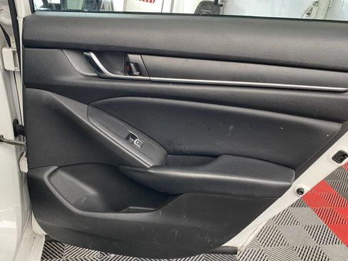 Used 2018 Honda Accord LX image 10