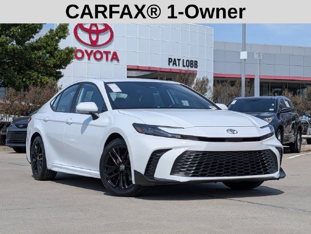 Used 2025 Toyota Camry SE FWD image 2