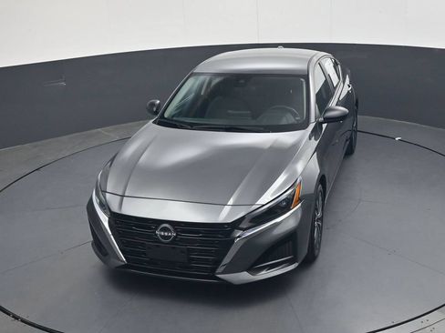 Used 2025 Nissan Altima 2.5 SV FWD image 32