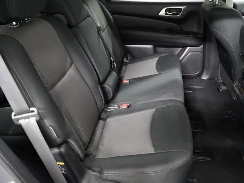 Used 2020 Nissan Pathfinder S AWD/4WD image 28
