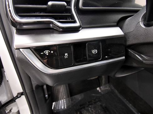 Certified 2023 Kia Sportage EX AWD/4WD image 19