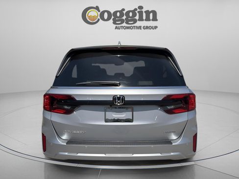 New 2026 Honda Odyssey Touring image 4