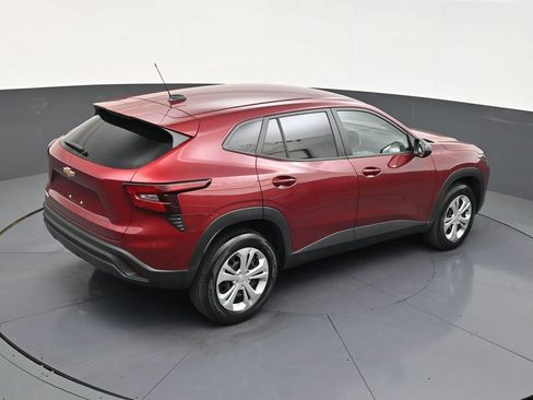 Used 2025 Chevrolet Trax LS FWD image 18