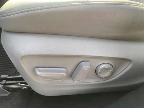 Used 2024 Toyota Highlander Platinum image 13