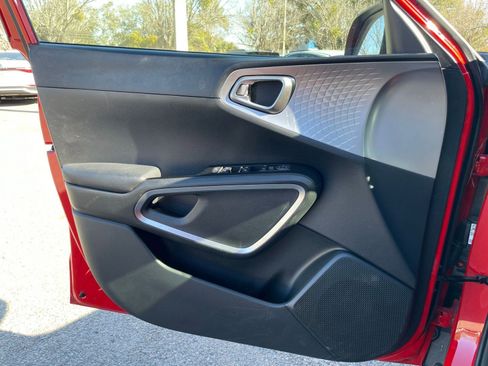 Used 2025 Kia Soul LX w/ LX Technology Package image 18