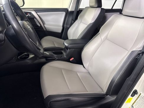 Used 2018 Toyota RAV4 Limited image 12