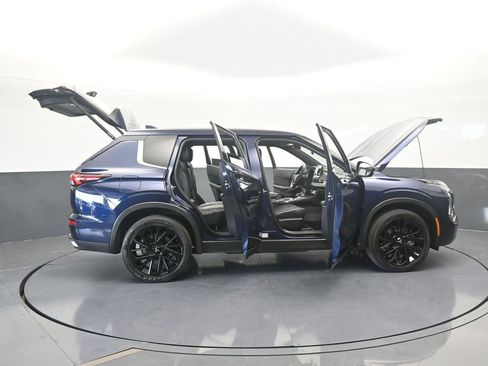 Used 2023 Mitsubishi Outlander SE image 80