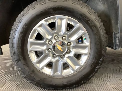 Used 2025 Chevrolet Silverado 2500 High Country w/ High Country Premium Package AWD/4WD image 3