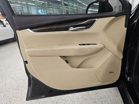 Used 2017 Cadillac XT5 FWD image 24