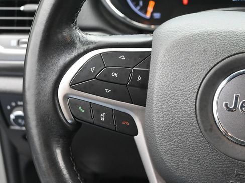 Used 2020 Jeep Grand Cherokee Altitude AWD/4WD image 18