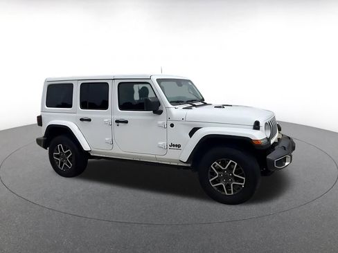 Used 2025 Jeep Wrangler Unlimited Sahara AWD/4WD image 2