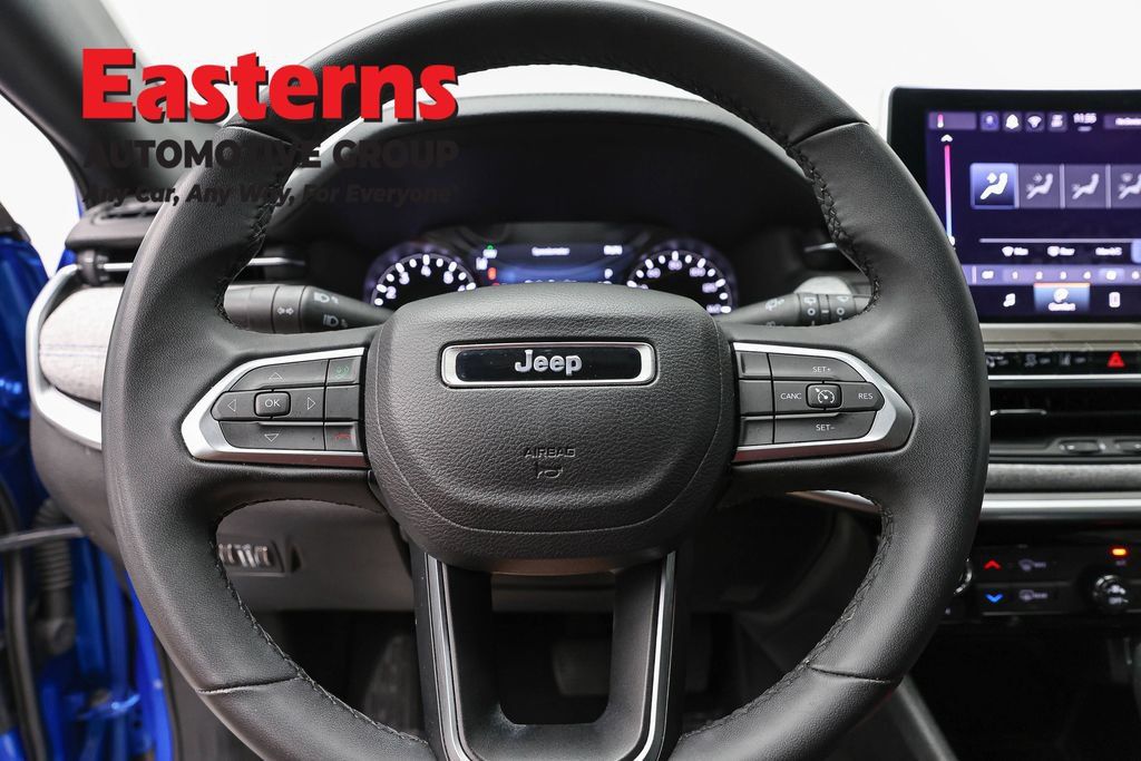 Used 2024 Jeep Compass Latitude AWD/4WD image 12