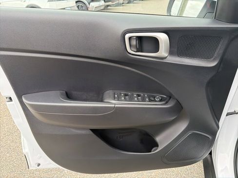 Certified 2026 Hyundai Venue SE image 12