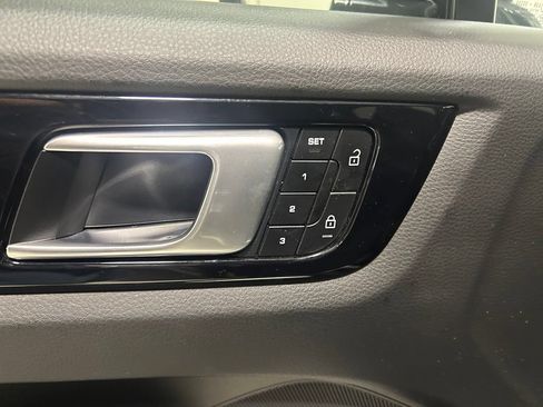 Used 2022 Porsche Cayenne Coupe AWD/4WD image 13