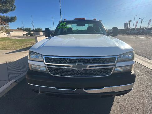 Used 2005 Chevrolet Silverado 3500 2WD Regular Cab image 8