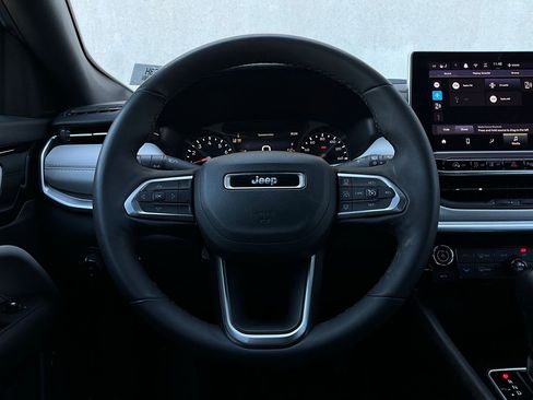 Used 2025 Jeep Compass Limited image 35