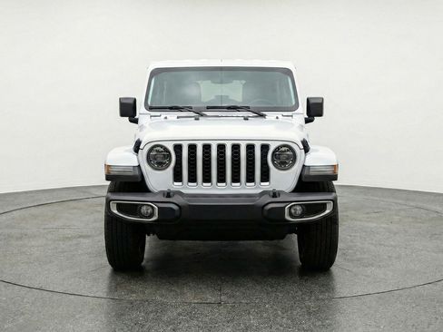 Used 2025 Jeep Wrangler Sahara image 2