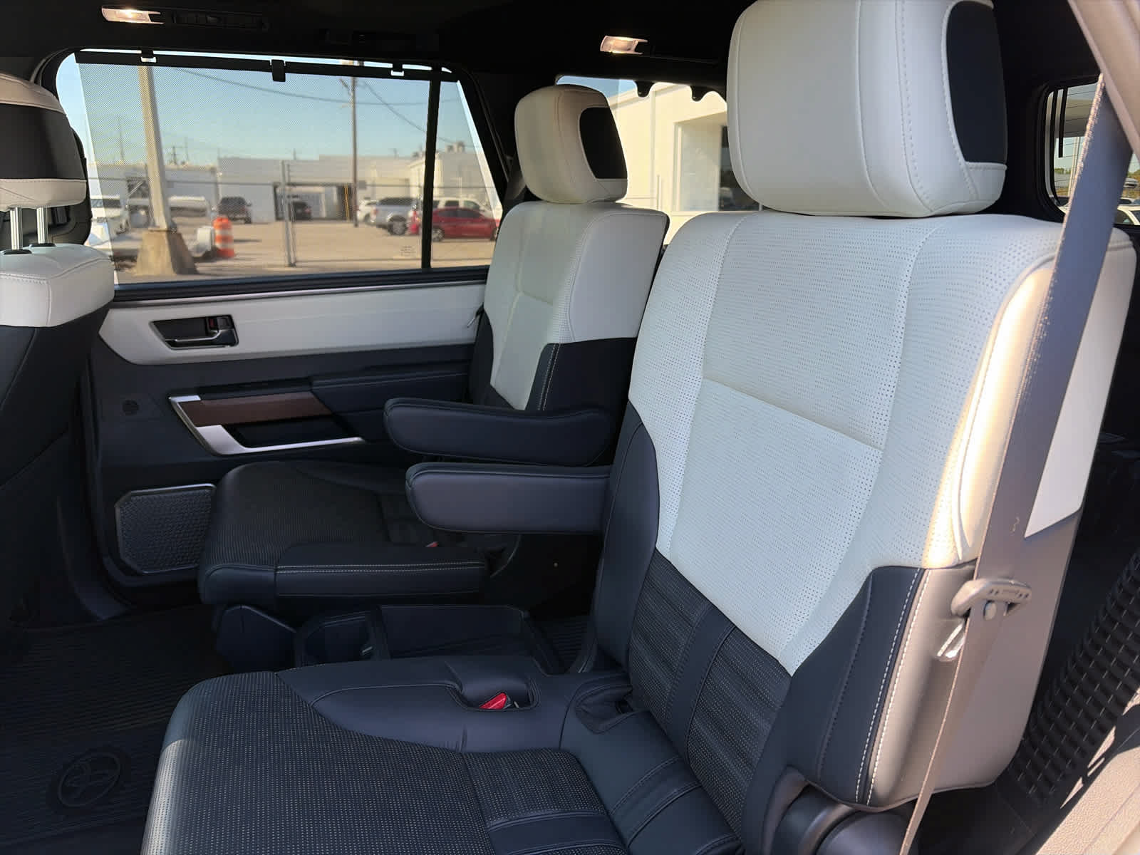Used 2025 Toyota Sequoia Capstone AWD/4WD image 9