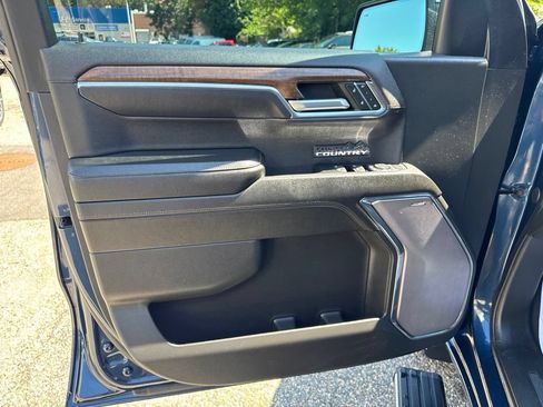 Used 2023 Chevrolet Silverado 1500 High Country w/ Technology Package AWD/4WD image 12