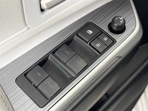 Certified 2026 Toyota Sienna XLE FWD image 30