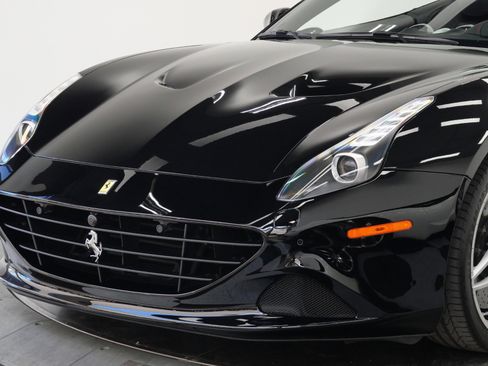 Used 2015 Ferrari California T RWD image 45