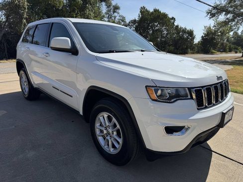 Used 2018 Jeep Grand Cherokee Laredo RWD image 2
