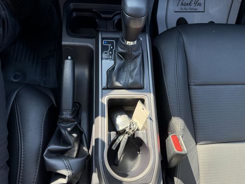 Used 2022 Toyota Tacoma TRD Off-Road w/ TRD Premium Off Road Package image 13