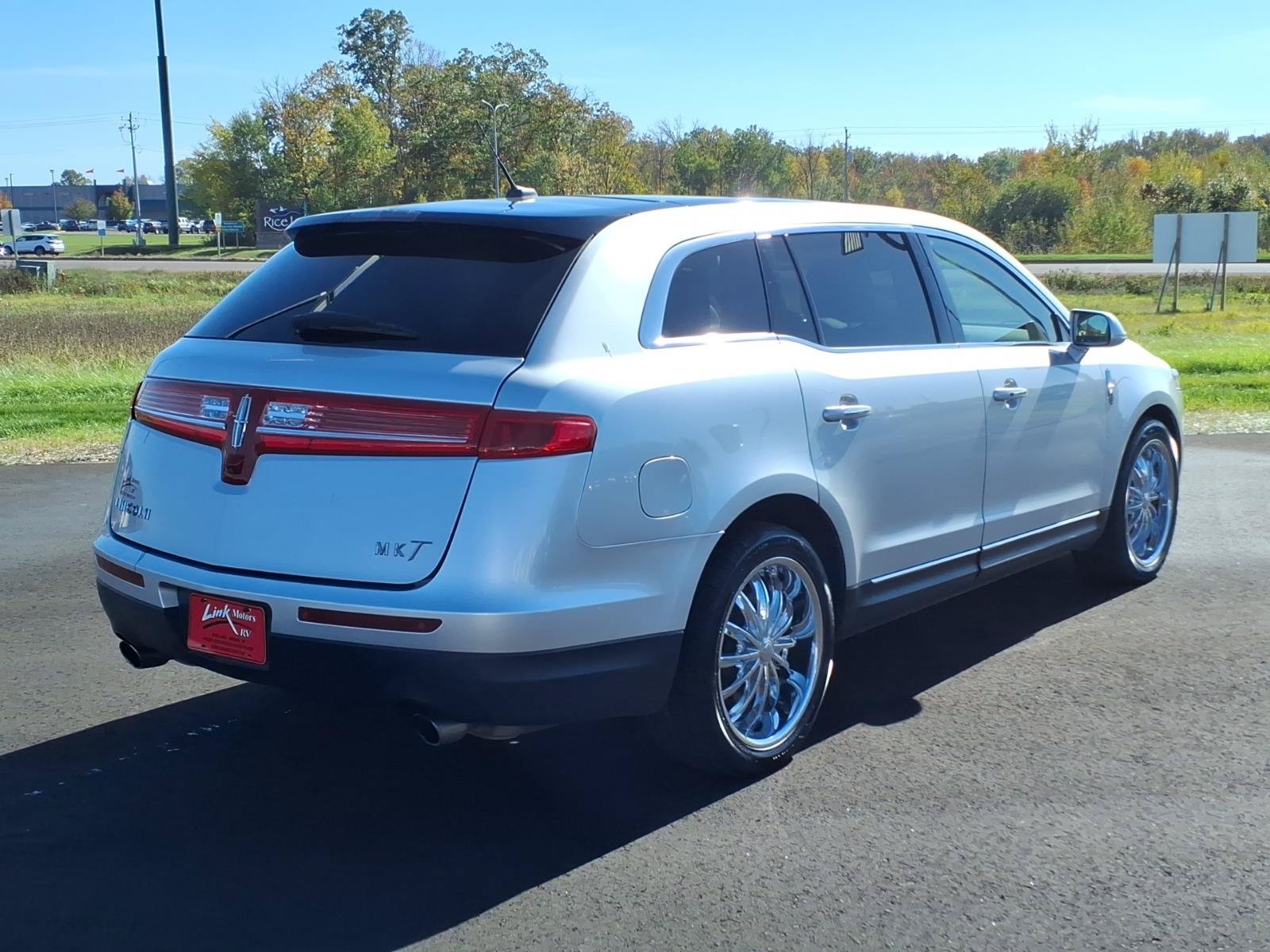 Used 2017 Lincoln MKT AWD w/ Technology Package image 6