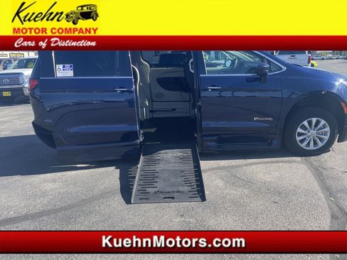 Used 2018 Chrysler Pacifica Touring Plus image 1