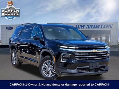 Used 2025 Chevrolet Traverse LT