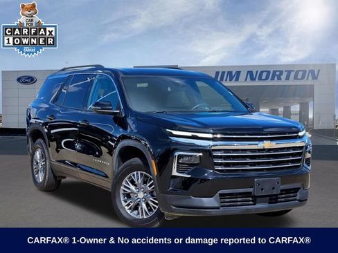 Used 2025 Chevrolet Traverse LT AWD/4WD image 1