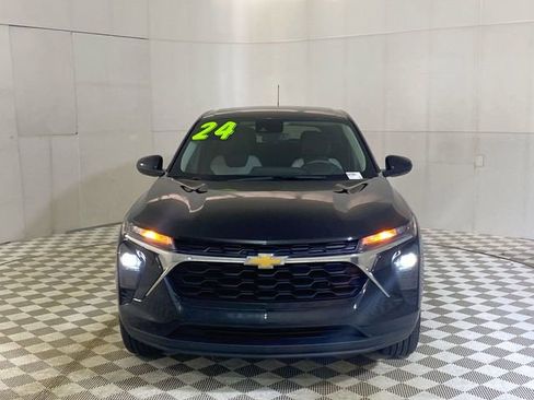 Used 2024 Chevrolet Trax LS w/ LS Convenience Package FWD image 21