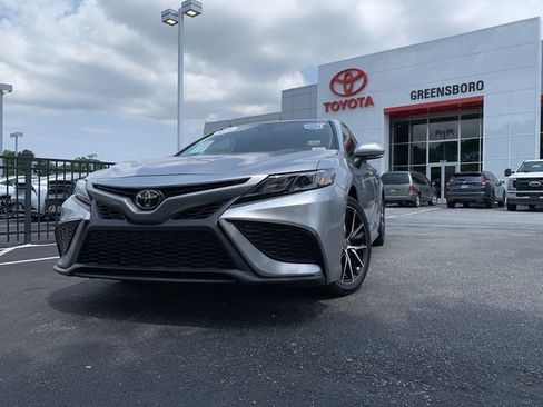 Used 2024 Toyota Camry SE w/ Convenience Package FWD image 4