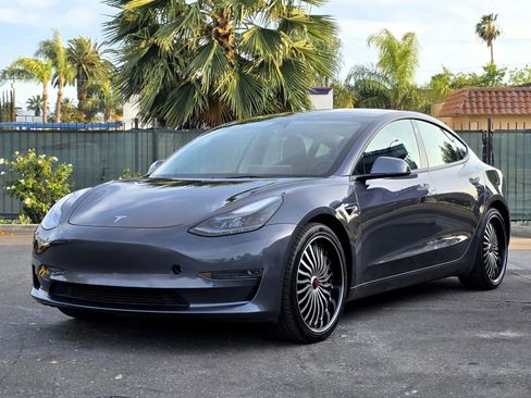 Used 2023 Tesla Model 3 Standard Range RWD image 1