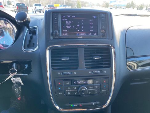 Used 2019 Dodge Grand Caravan SXT image 26