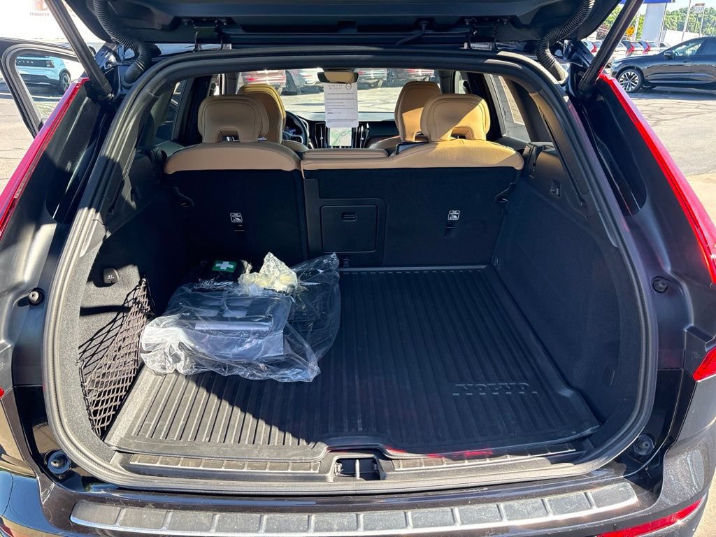 Certified 2025 Volvo XC60 B5 Ultra w/ Protection Package Premier AWD/4WD image 39