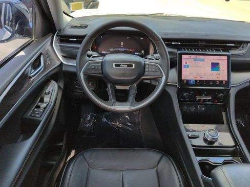 Used 2023 Jeep Grand Cherokee Limited w/ Black Appearance Package AWD/4WD image 16