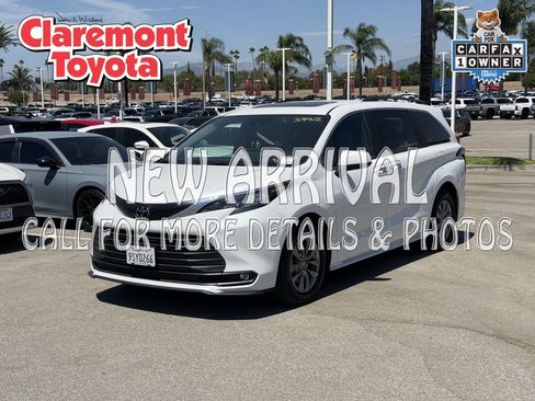 Certified 2026 Toyota Sienna XLE FWD image 1