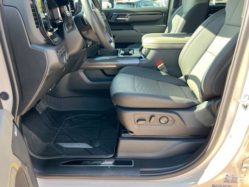 New 2026 Chevrolet Silverado 2500 ZR2 w/ LPO, Dark Essentials Package AWD/4WD image 18
