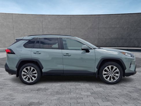 Used 2019 Toyota RAV4 XLE Premium w/ Cold Weather Package AWD/4WD image 12
